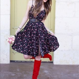 Lulu’s black floral print midi dress